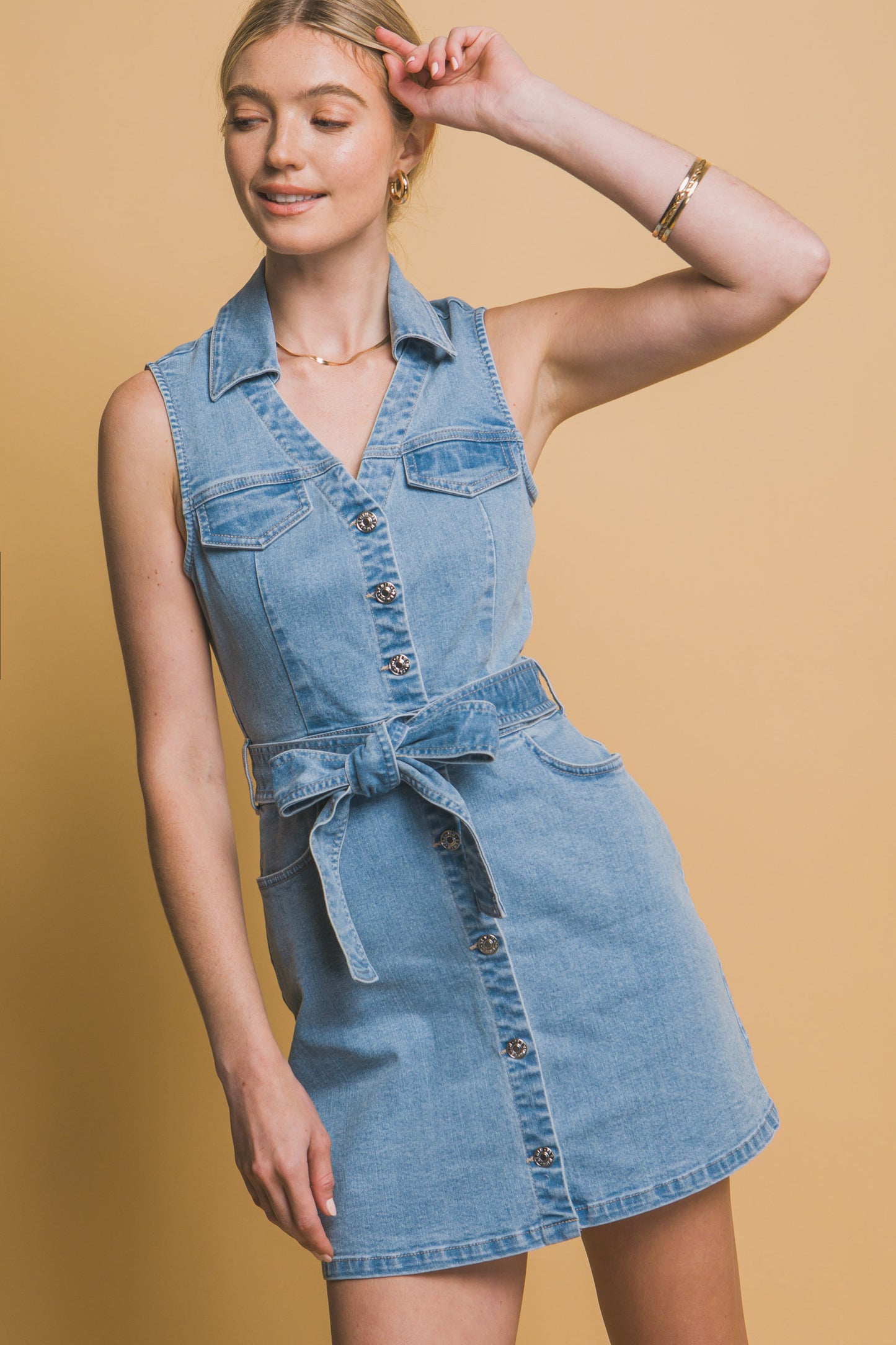 Chic Sleeveless Belted Denim Dress